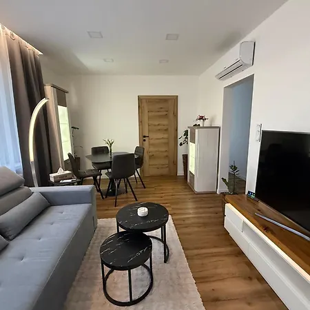 S Balkonem, Klimatizaci A Infrasaunou Apartment *