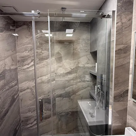 S Balkonem, Klimatizaci A Infrasaunou Lägenhet