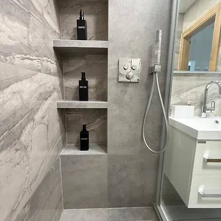 S Balkonem, Klimatizaci A Infrasaunou Apartment *